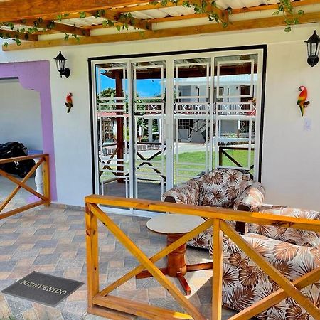 Posada Villa Bryan Rocky Point Eksteriør billede