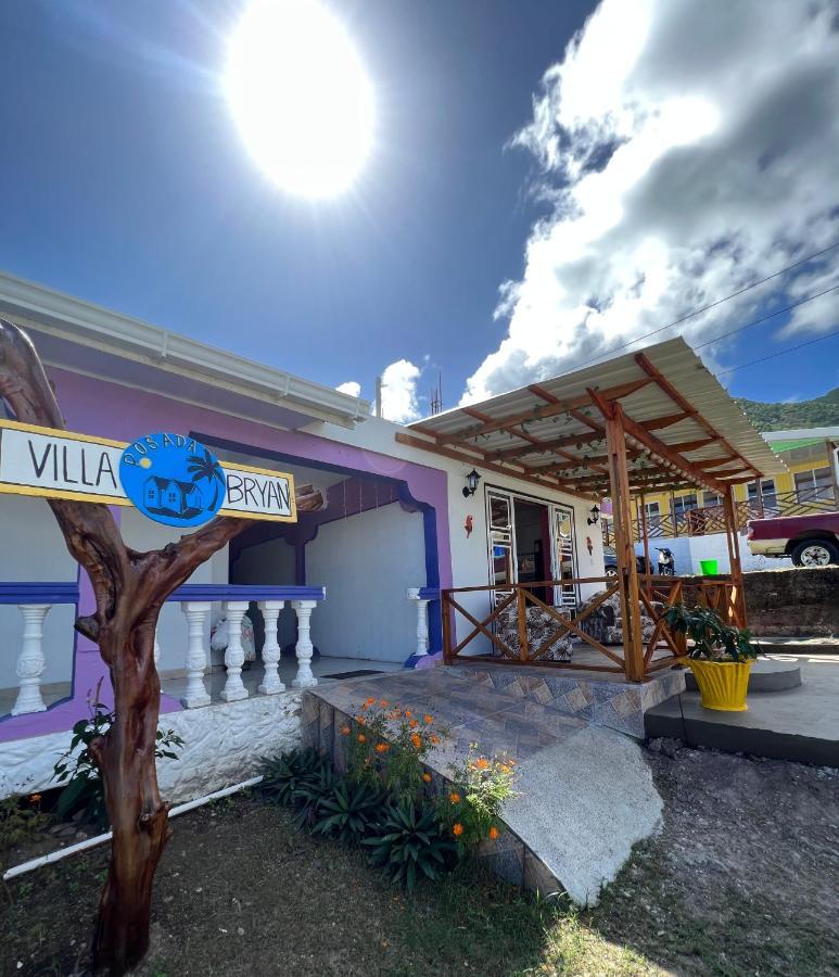 Posada Villa Bryan Rocky Point Eksteriør billede